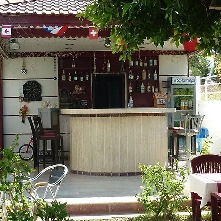Carna Garden מלון 3*